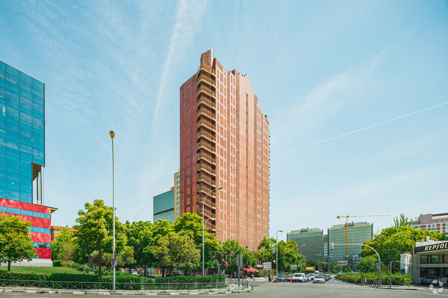 Avenida Burgos, 8 A, Madrid, Madrid en alquiler - Foto del edificio - Imagen 2 de 3