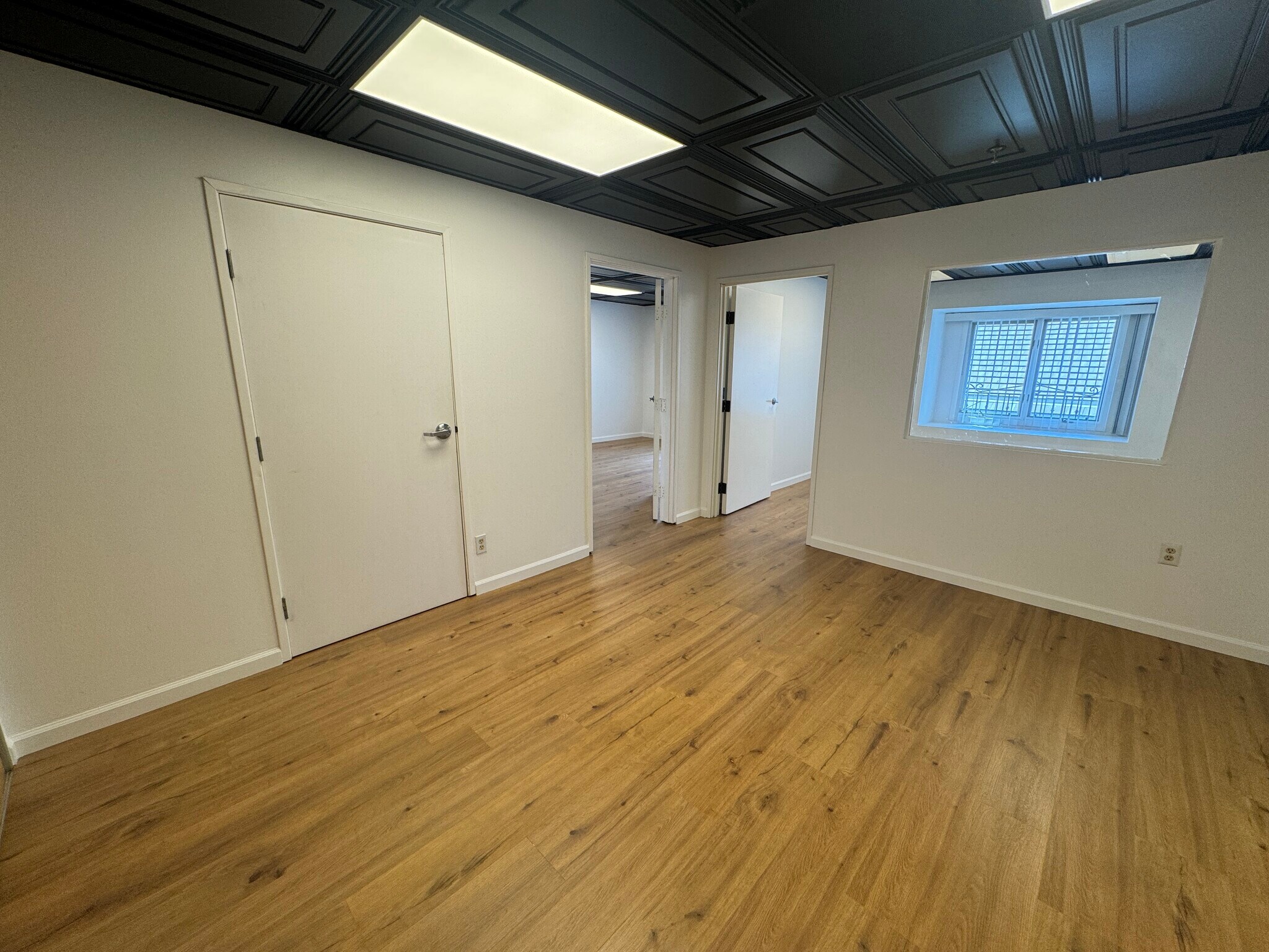 15928 Ventura Blvd, Encino, CA en alquiler Foto del edificio- Imagen 1 de 3