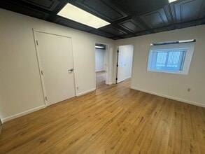 15928 Ventura Blvd, Encino, CA en alquiler Foto del edificio- Imagen 1 de 3