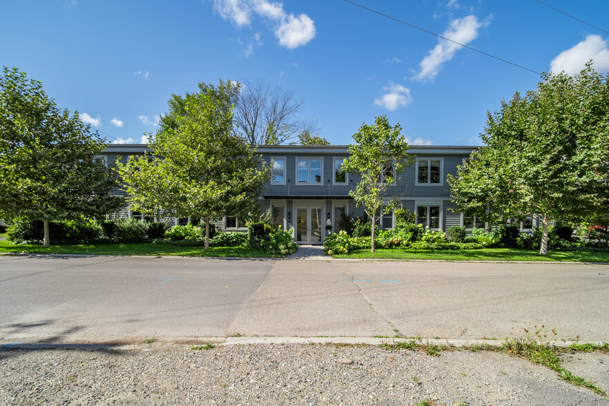 60 Mill St, Gananoque, ON en venta - Foto del edificio - Imagen 2 de 19