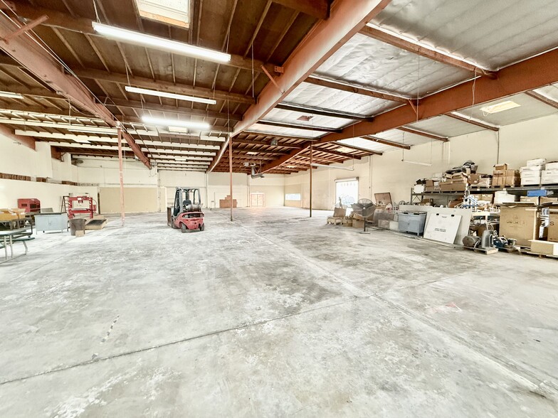 13902 West St, Garden Grove, CA en venta - Foto del edificio - Imagen 2 de 11