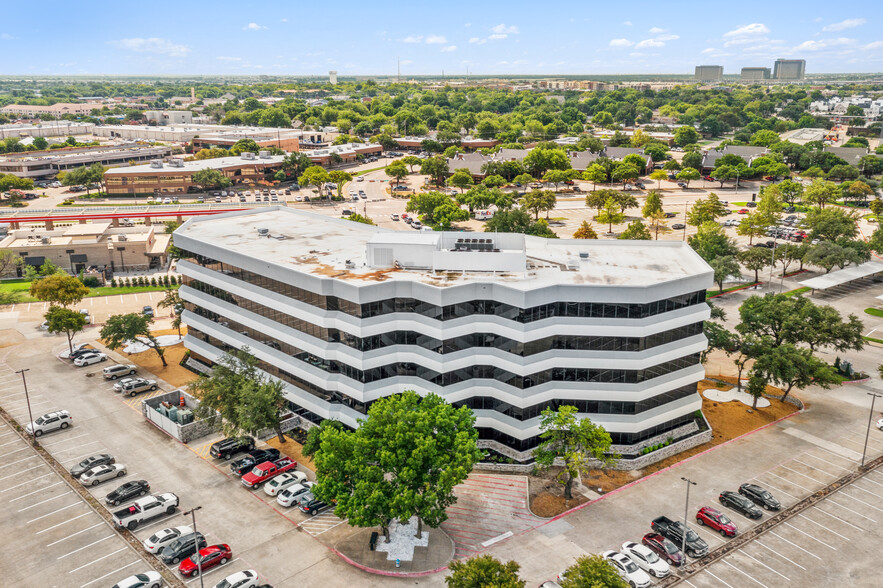 555 Republic Dr, Plano, TX en venta - Foto del edificio - Imagen 2 de 11