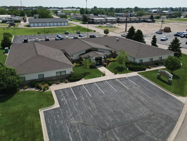 503 Highway 2 W, Devils Lake, ND en alquiler - Foto del edificio - Imagen 1 de 8