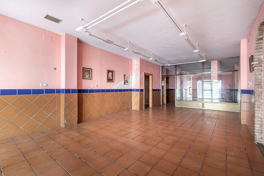 Local en Ogíjares en venta - Foto del edificio - Imagen 3 de 9