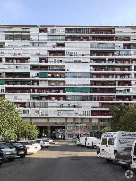 Edificios residenciales en Madrid, MAD en venta - Foto del edificio - Imagen 2 de 2