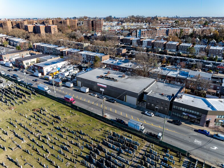 61-26 Maurice Ave, Maspeth, NY en alquiler - Vista aérea - Imagen 2 de 4