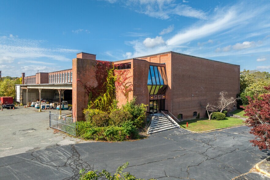 620 Spring St, North Dighton, MA en venta - Foto del edificio - Imagen 1 de 58