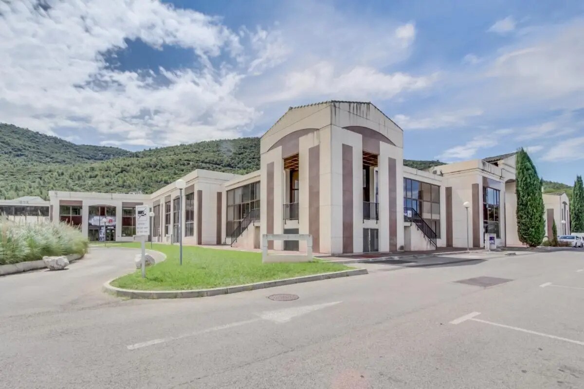 30 Avenue Du Chateau De Jouques, Gémenos en alquiler Foto del edificio- Imagen 1 de 14