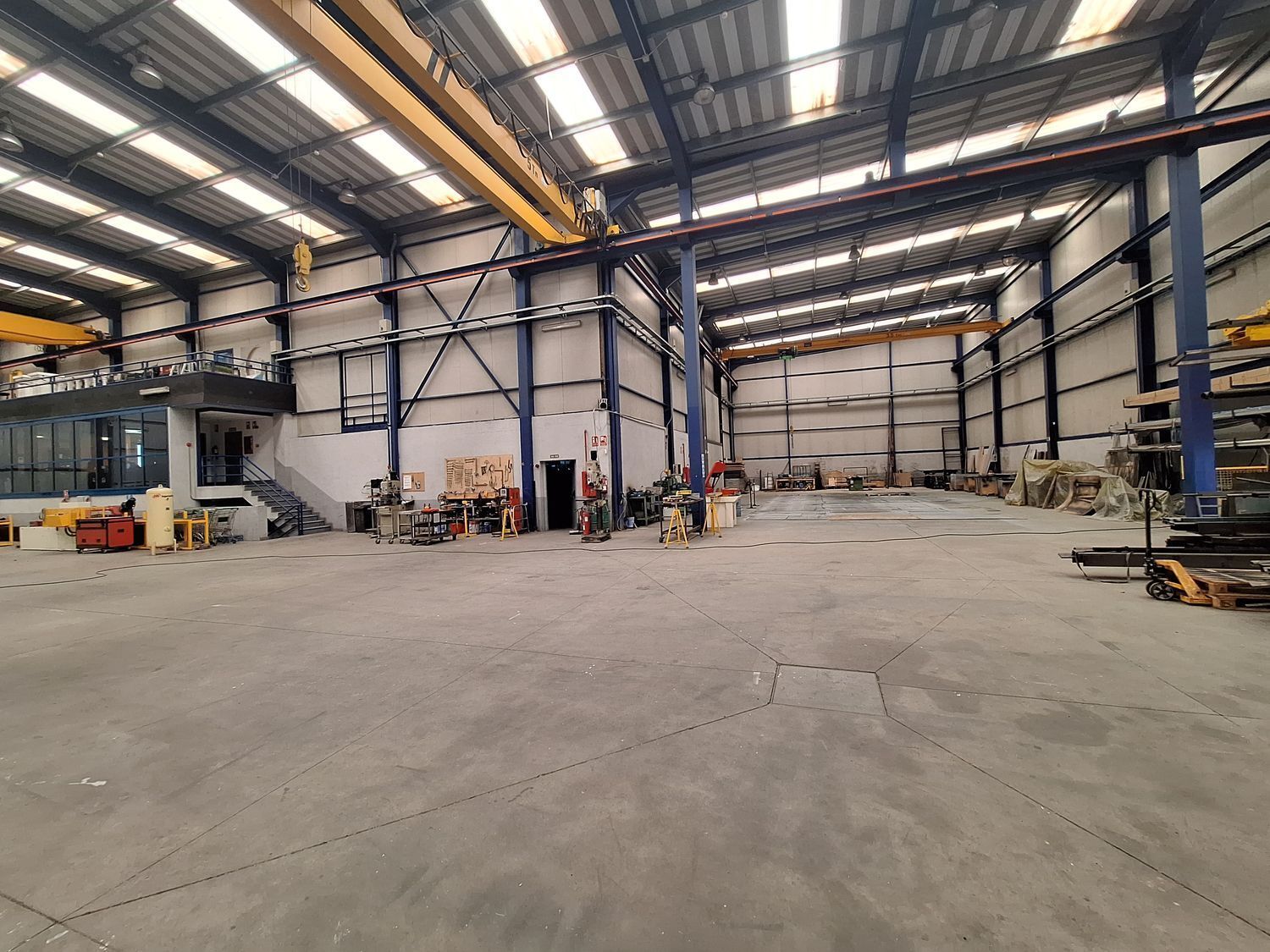 Nave en Daganzo de Arriba, Madrid en venta Foto principal- Imagen 1 de 19