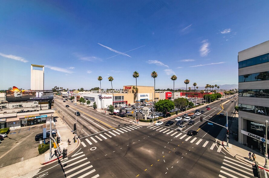 6350 Laurel Canyon Blvd, North Hollywood, CA en alquiler - Foto del edificio - Imagen 3 de 12