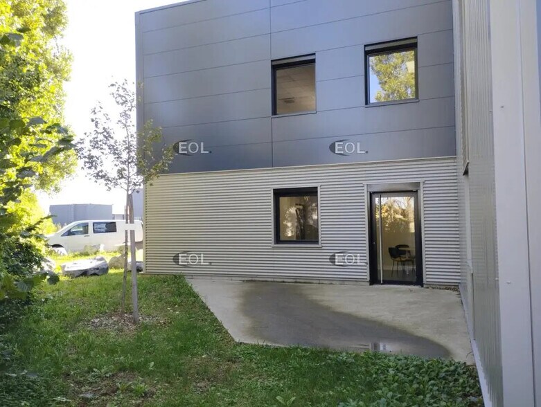 Flex en Saint-Priest en alquiler - Foto del edificio - Imagen 2 de 16