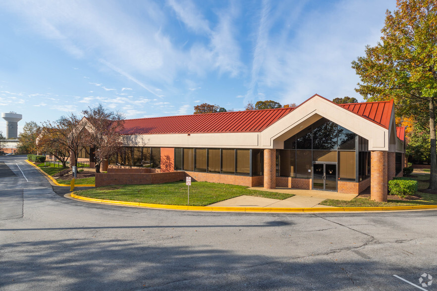 2301 Broadbirch Dr, Silver Spring, MD en alquiler - Foto del edificio - Imagen 2 de 24