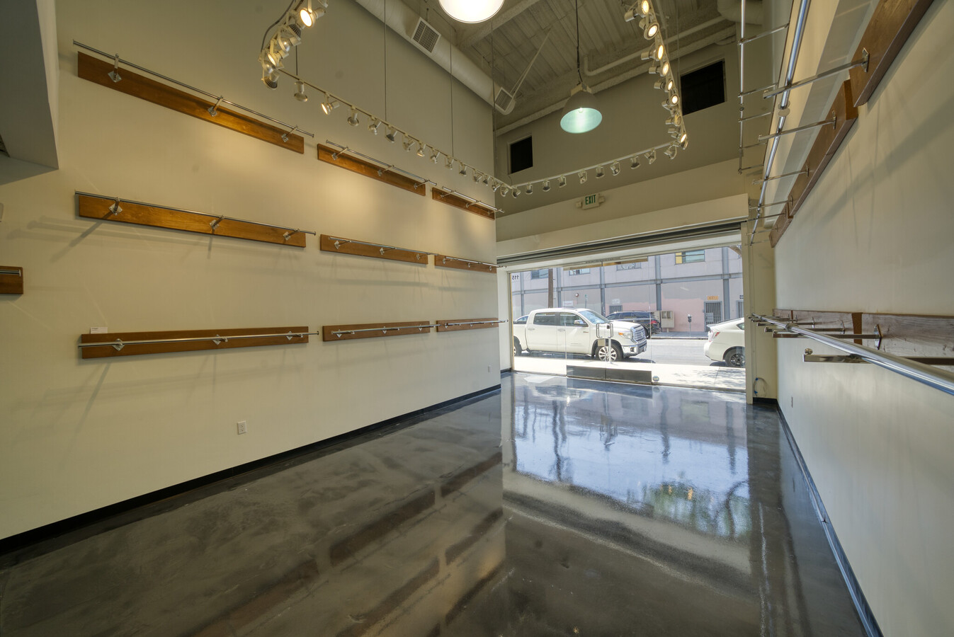 747 E 10th St, Los Angeles, CA 90021 - Unidad 115 -  - Foto del interior - Image 1 of 11