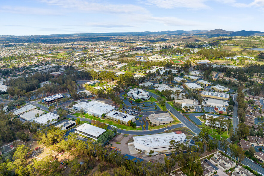 10065 Old Grove Rd, San Diego, CA en alquiler - Foto del edificio - Imagen 2 de 36