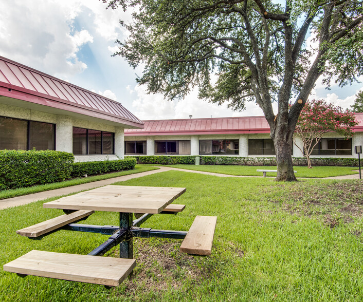 9550 Forest Ln, Dallas, TX en alquiler - Foto del edificio - Imagen 1 de 6