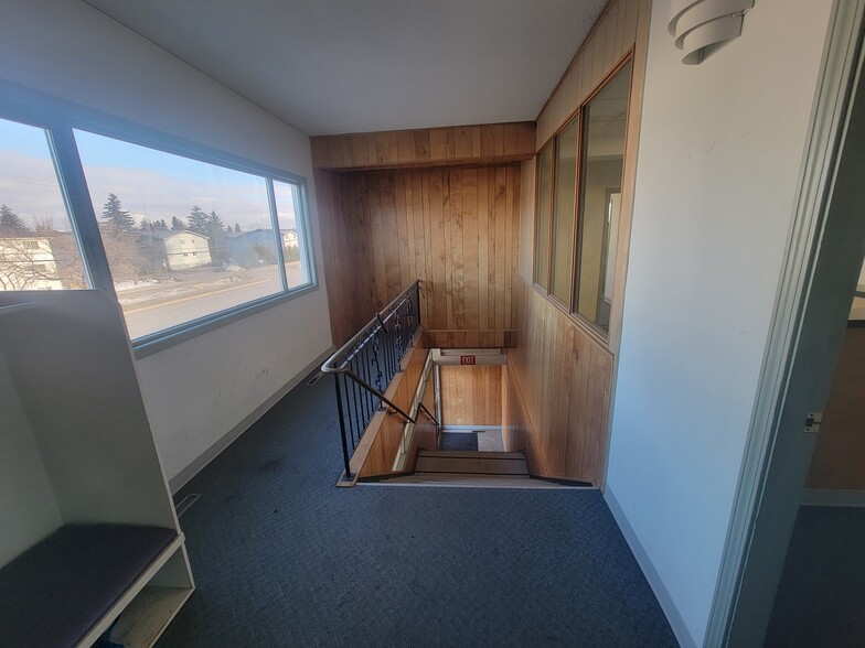 3861 15th Av, Prince George, BC en alquiler - Foto del edificio - Imagen 3 de 10