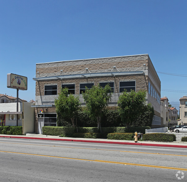 11025 Valley Blvd, El Monte, CA en alquiler - Foto del edificio - Imagen 1 de 5