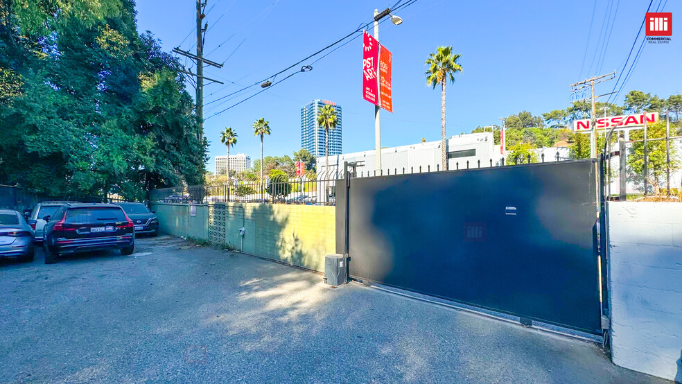 3549 Cahuenga Blvd W, Los Angeles, CA en alquiler - Foto del edificio - Imagen 3 de 8