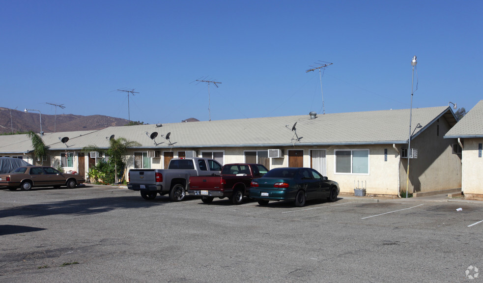 3859 Stobbs Way, Jurupa Valley, CA en alquiler - Foto del edificio - Imagen 3 de 4