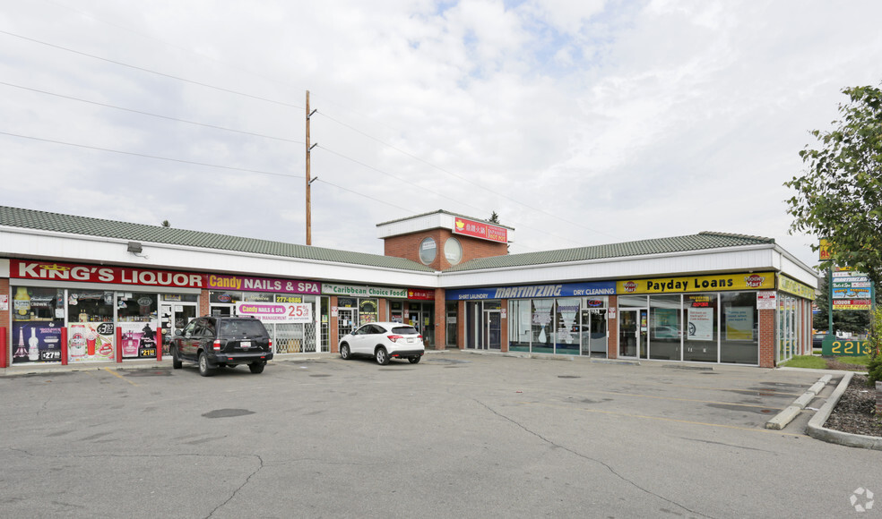 2213 Centre St NW, Calgary, AB en alquiler - Foto del edificio - Imagen 2 de 6