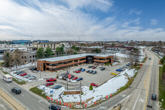 601-611 N Barker Rd, Brookfield, WI - vista aérea  vista de mapa