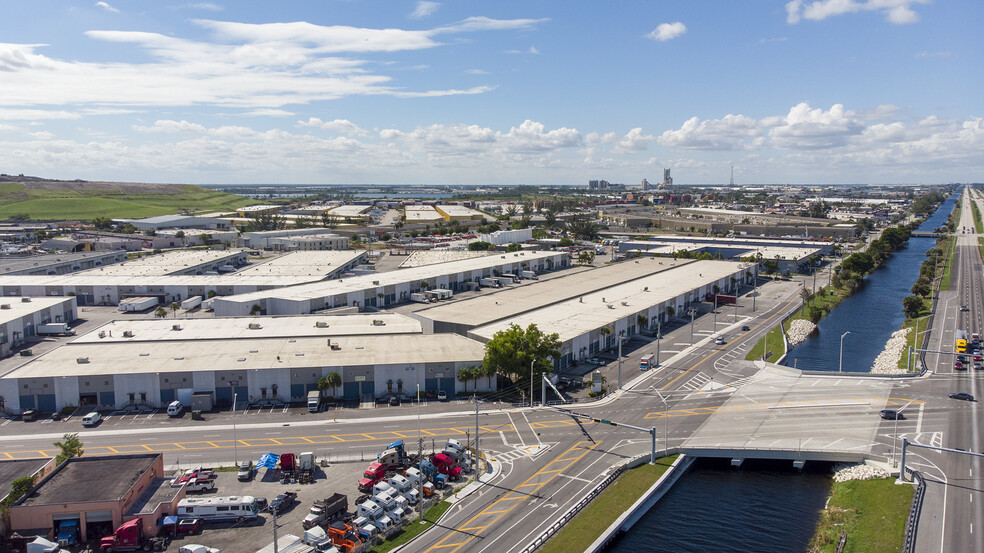 10120-10280 NW South River Dr, Miami, FL en alquiler - Foto del edificio - Imagen 1 de 1