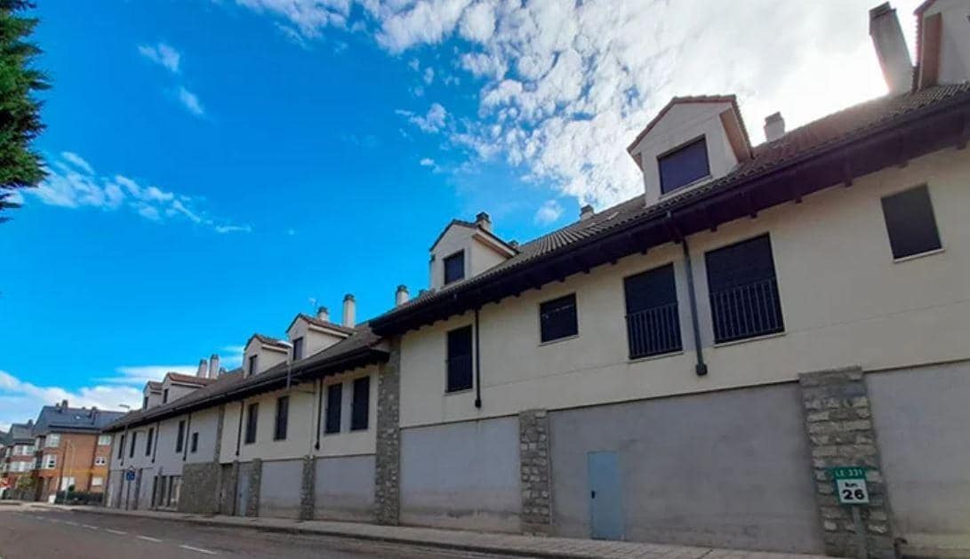 Calle Emiliano Alonso Sánchez-Lombas, 17, Puebla de Lillo, León en venta Foto del edificio- Imagen 1 de 9