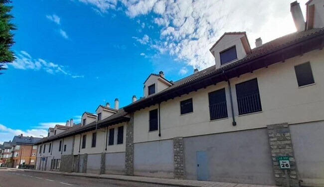 Más detalles de Calle Emiliano Alonso Sánchez-Lombas, 17, Puebla de Lillo - Local en venta