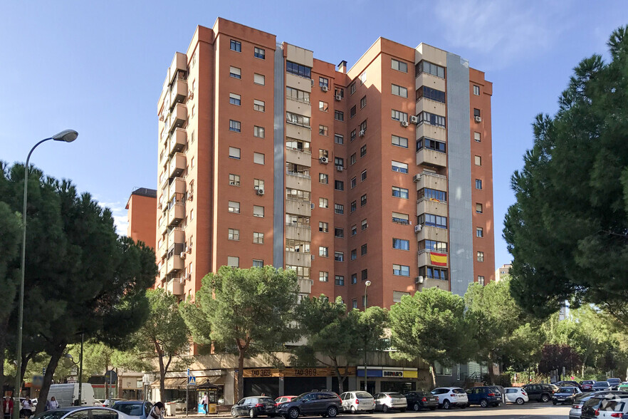 Avenida De San Luis, 166, Madrid, Madrid en alquiler - Foto del edificio - Imagen 2 de 3