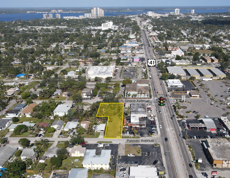 1950 Grace Ave, Fort Myers, FL en venta - Foto del edificio - Imagen 3 de 20