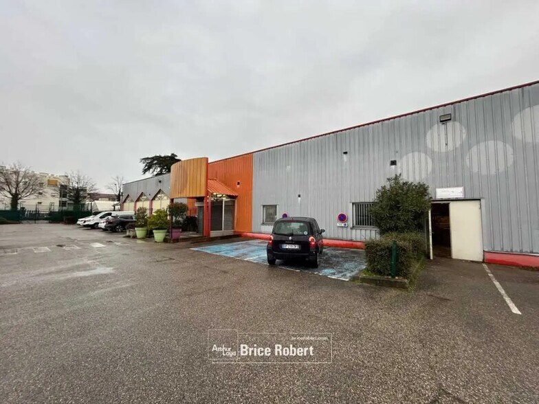 Flex en Saint-Priest en alquiler - Foto del edificio - Imagen 1 de 2