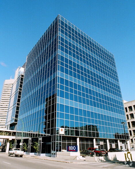 200 Graham Ave, Winnipeg, MB en alquiler - Foto del edificio - Imagen 3 de 4