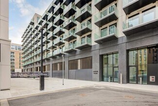 Más detalles de 22 Royal Crest Av, London - Local en venta