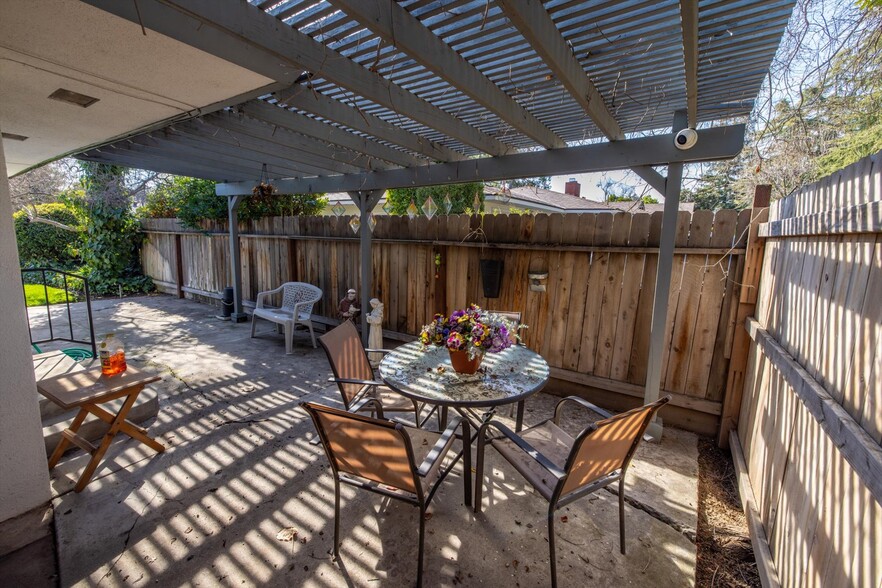 542 W Browning Ave, Fresno, CA en venta - Foto del edificio - Imagen 3 de 39