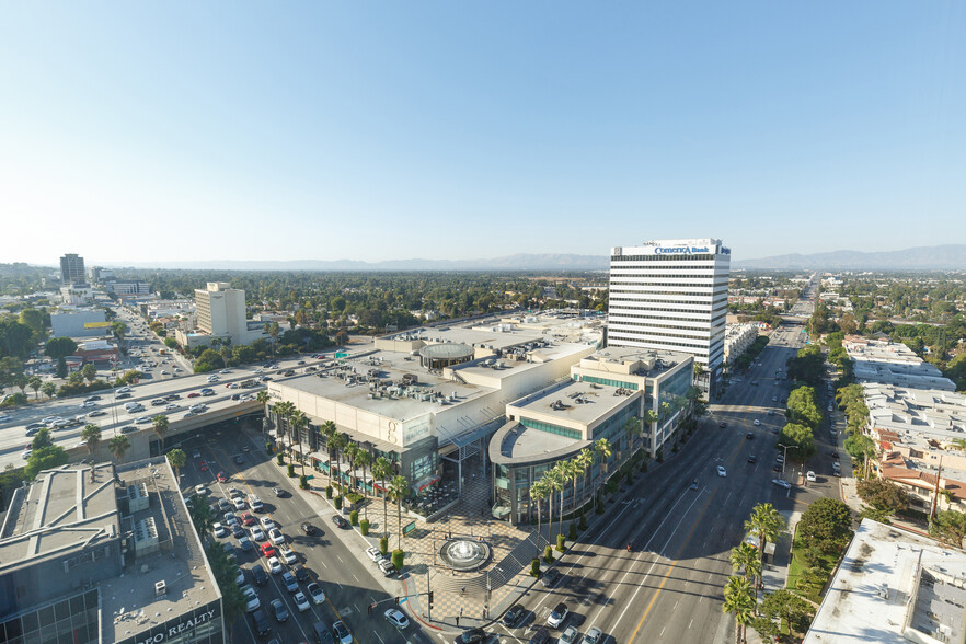 15301 Ventura Blvd, Sherman Oaks, CA en alquiler - Foto del edificio - Imagen 3 de 12