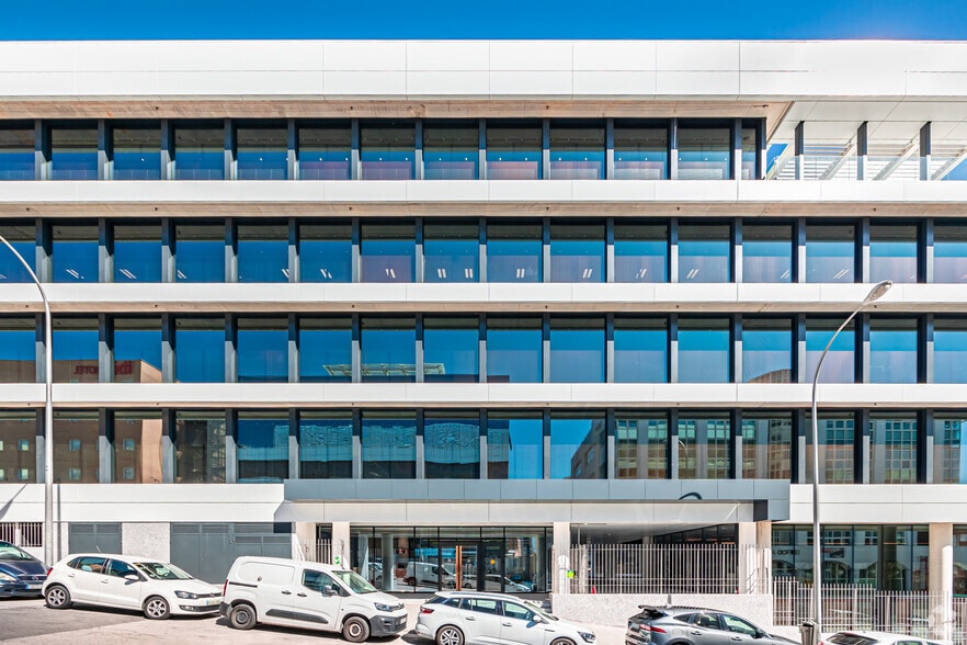 Calle Valentín Beato, 21, Madrid, Madrid en alquiler - Foto del edificio - Imagen 2 de 4