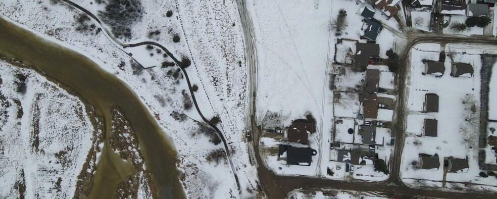 37 Confederation Dr, Weyburn, SK en venta - Vista aérea - Imagen 3 de 4