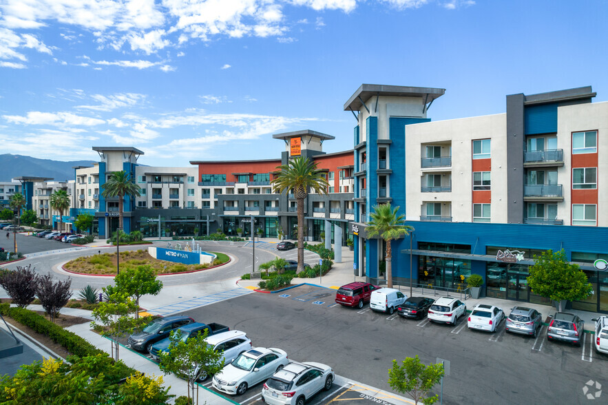 Main St, Corona, CA en alquiler - Foto del edificio - Imagen 1 de 27