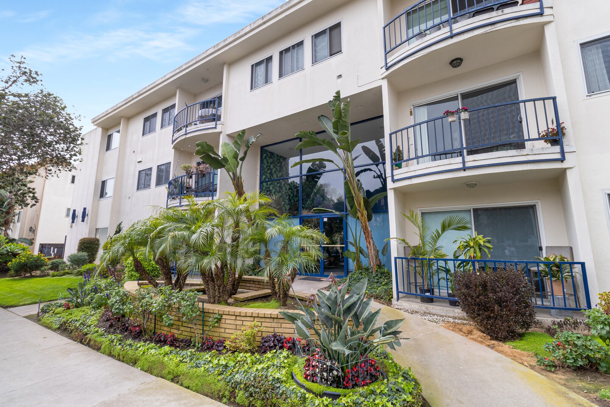 8717 Delgany Ave, Playa Del Rey, CA en venta Foto del edificio- Imagen 1 de 1