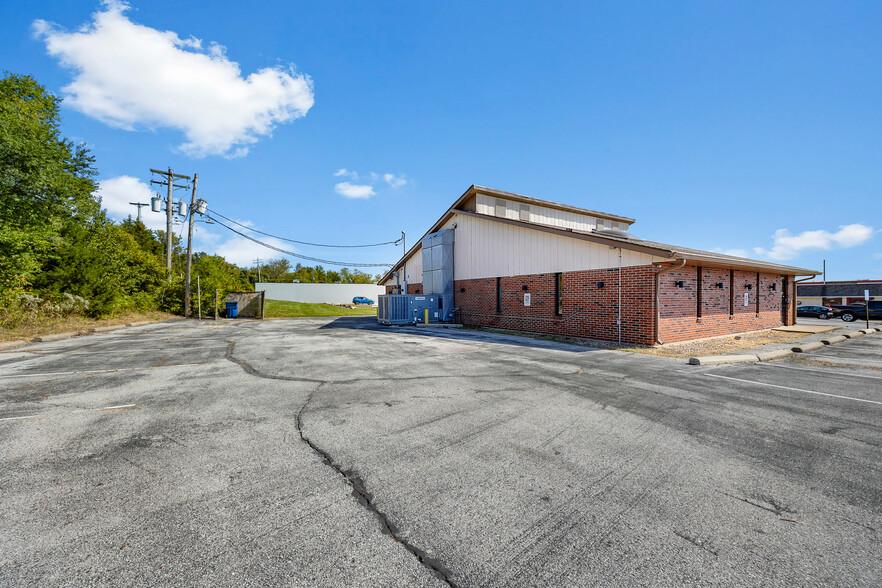 8600 Daniel Dunkin Commercial Blvd, Pevely, MO en venta - Foto del edificio - Imagen 2 de 22