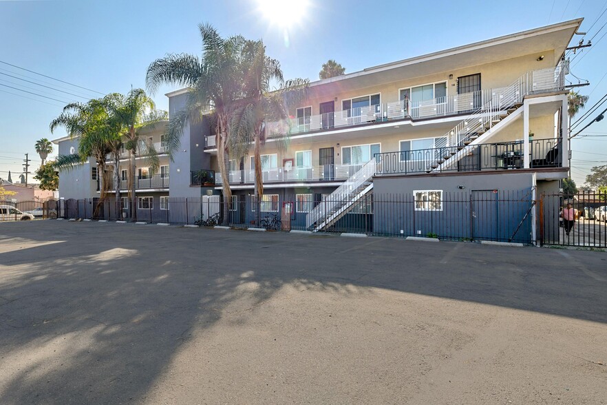 927 Daisy Ave, Long Beach, CA en venta - Foto del edificio - Imagen 2 de 18