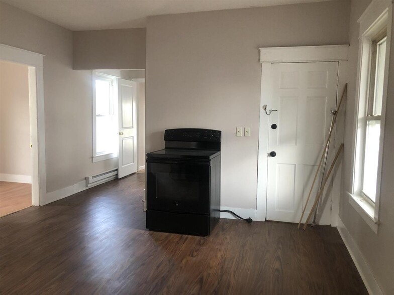 183 Cartier St, Manchester, NH en venta - Foto del interior - Imagen 3 de 8