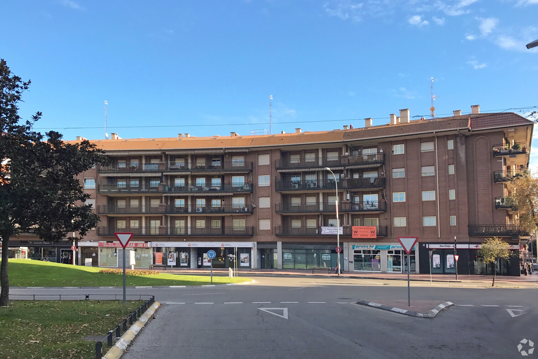 Plaza de Navarra, 1, Alcalá de Henares, Madrid en venta Foto principal- Imagen 1 de 1