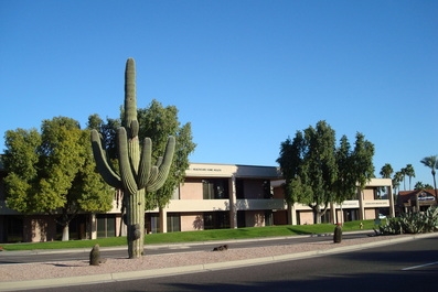 5111 N Scottsdale Rd, Scottsdale, AZ en alquiler - Foto del edificio - Imagen 1 de 11