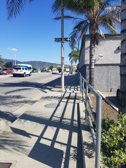 Railroad Medical Buildings cartera de 2 inmuebles en venta en LoopNet.es - Foto del edificio - Imagen 2 de 19