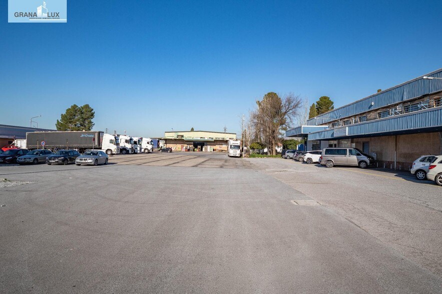 Nave en Maracena en venta - Foto del edificio - Imagen 1 de 41