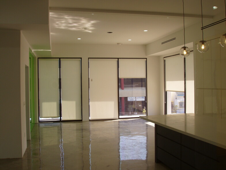 937 Crenshaw Blvd, Los Angeles, CA en alquiler - Foto del interior - Imagen 2 de 14