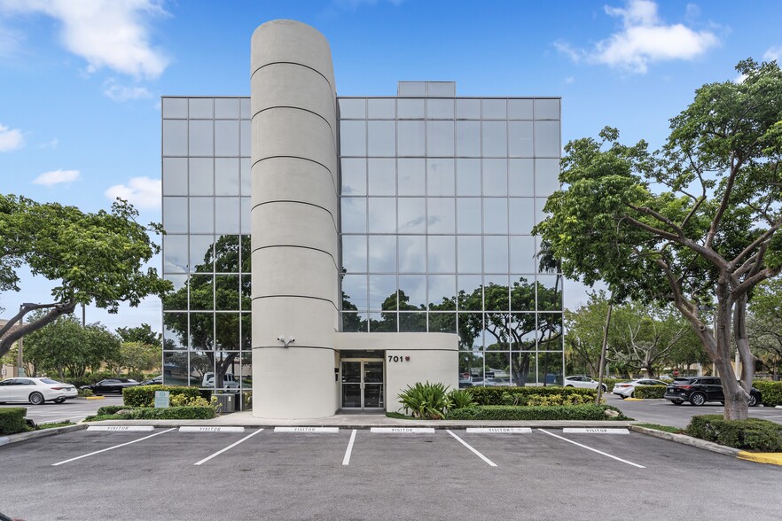 701 E Commercial Blvd, Oakland Park, FL en venta - Foto del edificio - Imagen 3 de 54