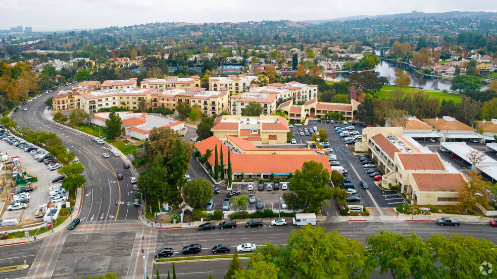 4766 Park Granada, Calabasas, CA en alquiler - Vista aérea - Imagen 2 de 19