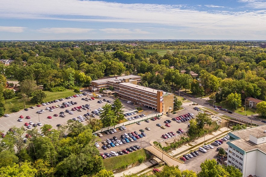 1169 Eastern Pkwy, Louisville, KY en alquiler - Foto del edificio - Imagen 3 de 8